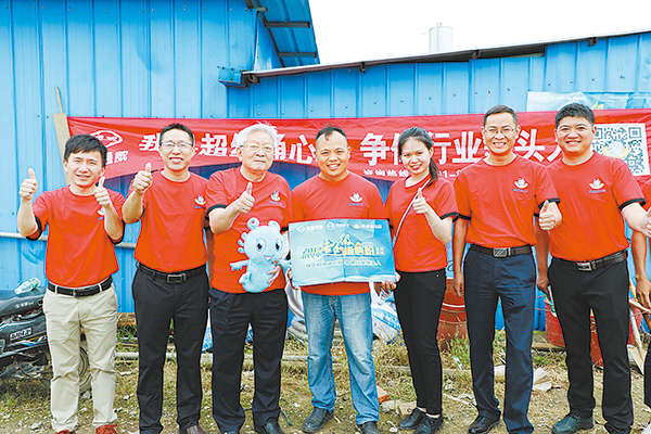 4、國務(wù)院特殊津貼專家、通威股份首席水產(chǎn)專家吳宗文為南昌養(yǎng)殖戶點贊.jpg